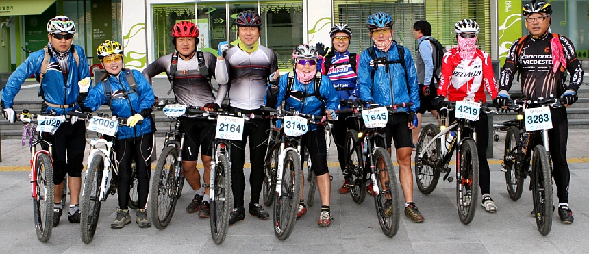 ▲ 멀리 인천 서구에서 달려온 '검단신협 MTB동호회' 회원들. ⓒ 뉴데일리