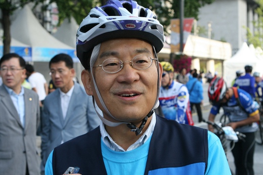▲ 자신의 아내와 일주일에 두세번 이상은 함께 자전거를 탄다고 밝힌 한나라당 고승덕 의원은 주요 자전거 코스로 