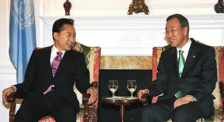 ▲ 이명박 대통령과 반기문 유엔 사무총장이 20일(현지시간) 오후 뉴욕 유엔사무총장 관저에서 환담하고 있다. ⓒ&nbsp;연합뉴스