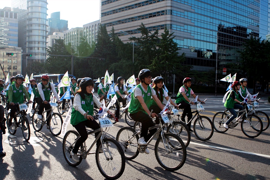 ▲ 지난 5일 부산에서 출발, 하루 70km씩 페달을 밟아 서울로 올라온 '대학생 자전거 그린 물결 캠프' 회원들. ⓒ 뉴데일리