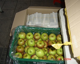 ▲ 수원역 '사랑의 밥차' 배식봉사팀. ⓒ 뉴데일리