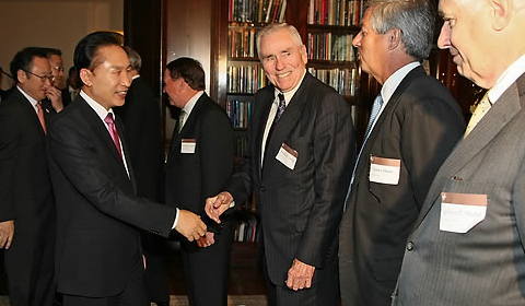 ▲ 21일(미국 현지시간) 미국외교협회, 코리아소사이어티, 아시아소사이어티 공동주최 오찬에 참석한 이명박 대통령 ⓒ연합뉴스