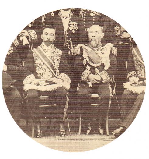 ▲ 1905년 11월 을사조약 성공을 기념하며, 이토 히로부미(오른쪽)와 하야시 공사.