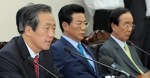 ▲  정몽준 한나라당 대표가 23일 오전 서울 여의도 당사에서 열린 최고중진연석회의에서 인사청문회와 공무원노조 민노총 가입 등 현안에 대해 발언하고 있다. ⓒ연합뉴스