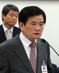 ▲ 이병순 한국방송공사 사장이 23일 오전 국회 문화체육관광방송통신위원회 전체회의에 참석, 현안보고를 하고 있다 ⓒ&nbsp;연합뉴스