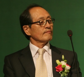 ▲ 뉴데일리 인보길 대표가 23일 서울프라자호텔에서 열린 '뉴 글로벌 경제 패러다임과 녹색성장 국가전략' 심포지엄에 참석, 국가 녹색성장 정책을 총괄하는 에너지부의 신설을 주장하고 나섰다.  ⓒ 뉴데일리