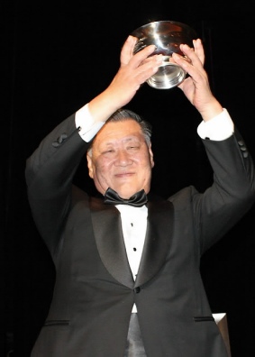 ▲ 지난 6월 정몽구 현대ㆍ기아차그룹 회장이 미국 뉴욕의 월도프 아스토리아 호텔에서 열린 코리아소사이어티 연례만찬에서 미국의 코리아소사이어티로부터 경제교류를 통한 한ㆍ미 우호증진에 기여한 공로로 '2009 밴 플리트 상'(Van Fleet Award)'을 수상하는 모습.&nbsp;ⓒ&nbsp;연합뉴스