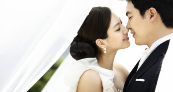 ▲ 신애가 자신의 미니홈피에 공개한 웨딩 사진 일부. ⓒ 신애 미니홈피