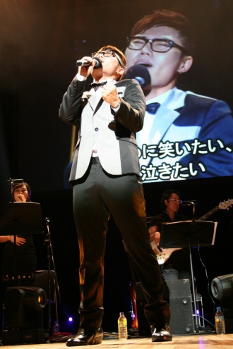 ▲ 무대에서 열창 중인 김범수.&nbsp; ⓒ 뉴데일리