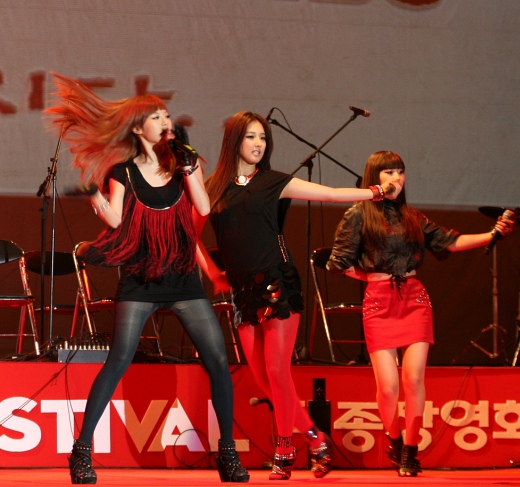 ▲ 제46회 대종상영화제 개막축제에서 아이돌 그룹 '포미닛'의 축하공연이 펼쳐지고 있다.&nbsp; ⓒ 뉴데일리