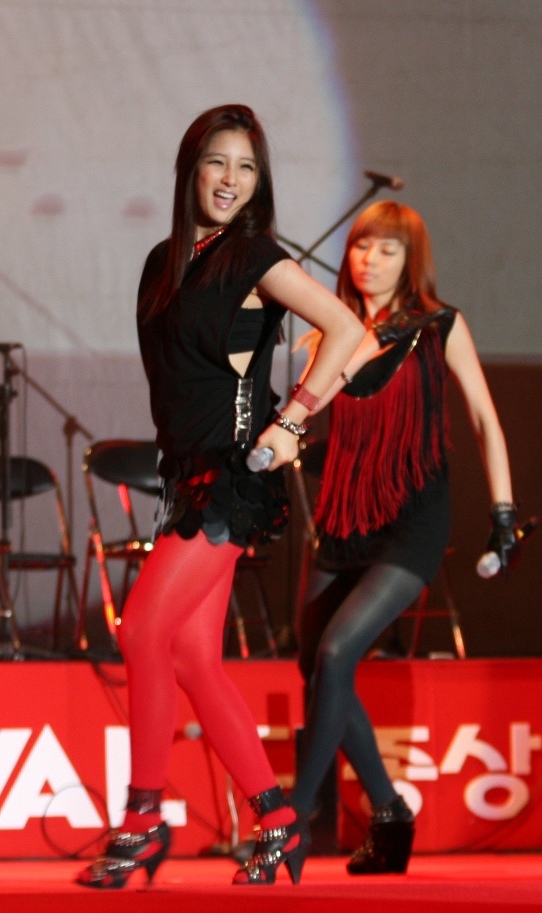 ▲ 제46회 대종상영화제 개막축제에서 아이돌 그룹 '포미닛'의 축하공연이 펼쳐지고 있다. 사진은 포미닛의 리더 남지현. ⓒ 뉴데일리