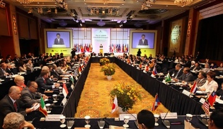 ▲ 24일 오전 소공동 롯데호텔에서 열린 '제5차 아셈(ASEM.아시아유럽정상회의) 종교간 대화'회의 개회식에서 유인촌 문화체육관광부 장관이 개회사를 하고 있다. ⓒ 연합뉴스