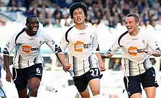 ▲ 이청용이 27일 버밍엄 시티와의 경기에서 결승골을 성공시킨뒤 동료들과 기쁨을 나누고 있다. ⓒ볼턴 원더러스 홈페이지