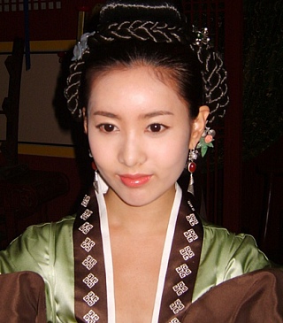 ▲ MBC드라마 '선덕여왕'에서 김유신(엄태웅 분)의 부인 역할을 맡은 티아라의 큐리.&nbsp; ⓒ 코어콘텐츠미디어