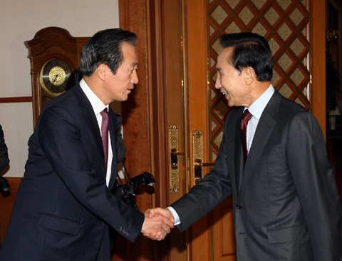 ▲ 이명박 대통령은 29일 한나라당 정몽준 대표 등 당 최고위원과 중진의원을 청와대로 초청해 G20 유치 의의 등을 설명했다. ⓒ뉴데일리 