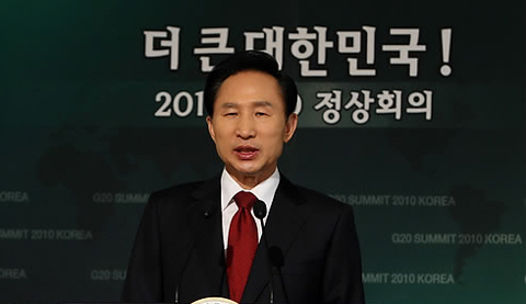 ▲ 이명박 대통령이 30일 오전 청와대에서 'G20정상회의 유치 보고 특별기자회견'을 하고 있다. ⓒ&nbsp;연합뉴스