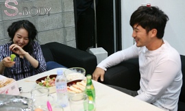 ▲ 윤진서-이택근 커플의 다정한 한때. ⓒ 케이블채널 Mnet 'S Body'