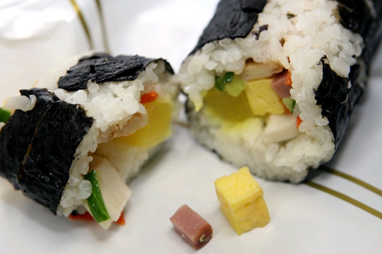 ▲ 서울의 한 지하철 노상에서 파는 김밥 ⓒ 뉴데일리