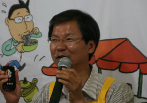 ▲ 전국순회 민생포차를 열고 있는 천정배 민주당 의원. ⓒ 뉴데일리