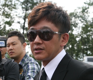 ▲ 취재진과 인터뷰 중인 최진영. ⓒ 뉴데일리