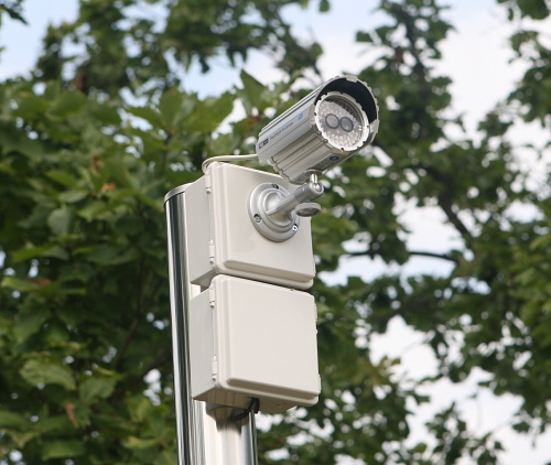 ▲ 경기도 양평군 양수리 소재 갑산공원에 위치한 '최진실 묘역'에 새로 설치된 CCTV(폐쇄회로 카메라). ⓒ 뉴데일리