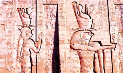 ▲ 여신 이시스와 아들 호루스 (이시스 신전-아스완 필레 섬).