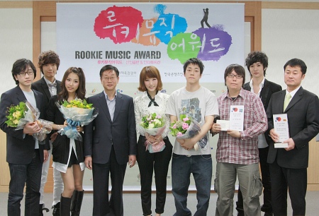 ▲ 10월의 &lsquo;루키 뮤직 어워드&rsquo; 수상자들. &nbsp;ⓒ 뉴데일리