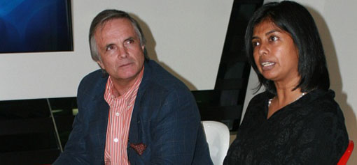 ▲ 국제산업디자인단체협의회(ICSID) 카를로스 힌릭슨 (Carlos Hinrichsen)회장(왼쪽)과 딜킬 데 실바(Dilki de Silva)사무총장(오른쪽). 이들은 8일 서울 중구 을지로 DDP홍보관에서  2010년 세계디자인 수도(WDC: World Design Capital)의 서울 개최의미를 설명하며 