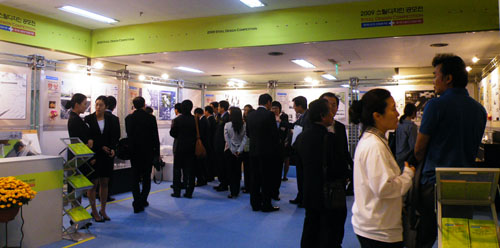 ▲ '자연의 꿈'이라는 주제로 열리는 녹색디자인 전시관. 행사는 '녹색'이라는 소재에 맞춰 각종 전시물을 친환경 소재로 제작했다 ⓒ 뉴데일리 