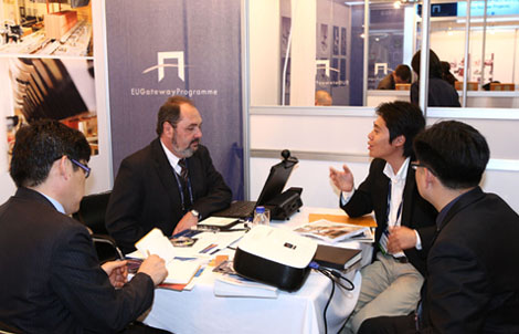 ▲ 유럽 녹색산업 선두 기업들의 기술을 둘러보고 상담할 수 있는 EU게이트웨이 프로그램 환경ㆍ에너지 기술전시 상담회가 14일부터 이틀간 열린다. 사진은 지난 6월 열린 건축건축ㆍ건설 기술 전시상담회 ⓒ 뉴데일리 