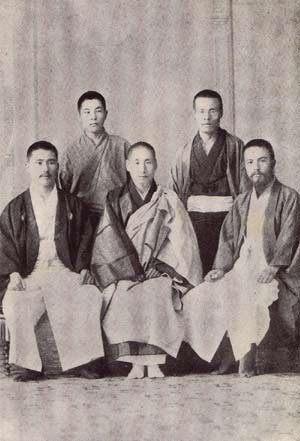 ▲ 현해탄을 넘나들며 한국 병탄의 중심에 섰던 대륙낭인 그룹 흑룡회 주역들, 왼쪽부터 우치다 료헤이, 이노우에 도사부로(井上藤三郞), 다케다 한시, 요시쿠라 오세이(吉倉汪聖), 구주 요시히사(葛生能久).
 