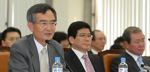 ▲ 16일 오전 국회 행정안전위원회 국정감사에서 안병욱 진실화해를위한과거사정리위원회 위원장이 의원들 질의에 답하고 있다. ⓒ연합뉴스