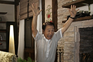 ▲ 영화 '굿모닝 프레지던트'에서 코믹 연기를 선보인 배우 이순재.  ⓒ CJ엔터테인먼트