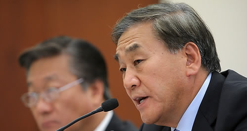 ▲ 이재오 국민권익위원장이 19일 오전 국회에서 열린 정무위원회 국정감사에서 의원들의 질의에 답하고 있다. ⓒ연합뉴스