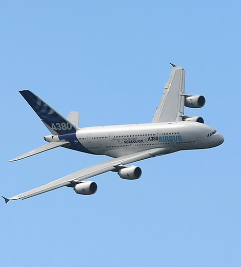 ▲ 2005년 지구에서 발생된 총 이산화탄소 264억톤 중에서 4.95%가 관광으로 인한 것이었다. 그중에서도 항공기와 관련해 발생하는 이산화탄소량이 가장 많았다. 사진은 현존 세계 최대 여객기인 A-380. ⓒ 연합뉴스