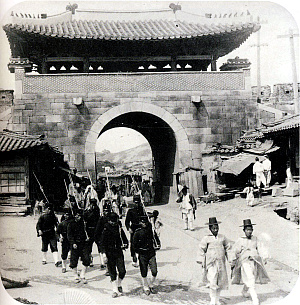 ▲ 과거 일제에 의해 강제철거 전 '돈의문' 내측 전경ⓒ서울시