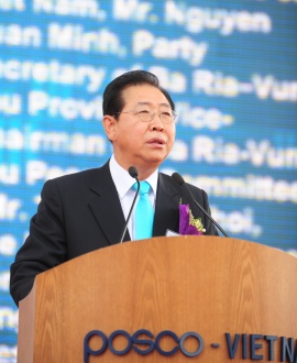 ▲ 포스코는 19일 베트남 호치민시 인근 붕타우성 푸미 공단에서 정준양 회장, 부 훼이 후앙(Vu Huy Hoang) 베트남 공상부 장관, 김상윤 주 베트남 총영사 등 700여 명이 참석한 가운데 동남아 최대인 연산 120만톤 규모의 냉연강판 공장 준공식을 가졌다. 사진은 이 날 준공식에서 기념사를 하고 있는 포스코 정준양 회장. ⓒ 뉴데일리