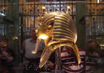 ▲ 투탕카멘 황금 마스크(이집트 박물관).