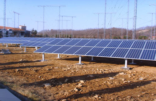 ▲ 경기도 화성시 KT 화성송심소 부지 내의 태양광 모듈. ⓒ 뉴데일리