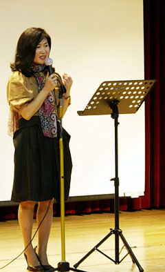 ▲ '여성이여는 미래'주최로 서울 논현동에서 열리고 있는 '손순남의 가곡아카데미 음악으로 시작하는 아름다운 삶'을 강연하고 있는 손순남 교수