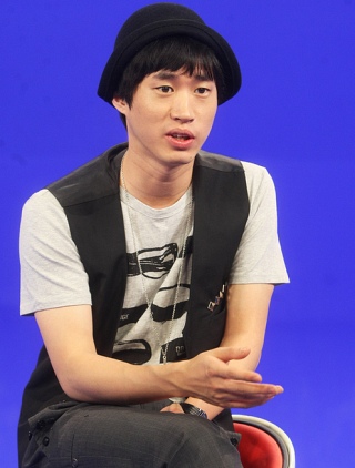 ▲ 음악포털 사이트 '벅스'가 실시한 설문조사 결과 '책을 가장 많이 읽을 것 같은 연예인' 1위에 선정된 가수 타블로.  ⓒ 연합뉴스