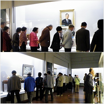 ▲ 서울 경복궁 국립고궁박물관에서 열리고 있는 '선물과 유품으로 만나는 박정희'특별전을 관람하고 있는 시민들 ⓒ 뉴데일리 