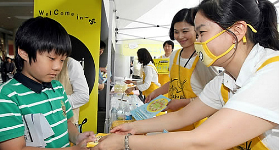 ▲ 한 어린이가 신종플루 감염 예방주사를 맞고 있다. ⓒ 뉴데일리