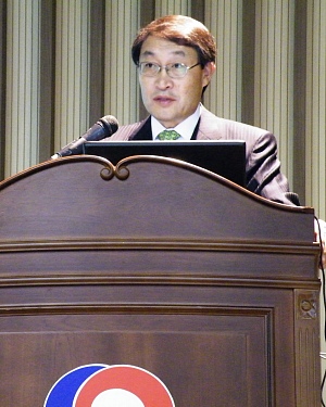 ▲ 지난 3일 서울 한국과학기술회관에서 전기연구원 주최로 열린 ‘전기자동차 기술개발과 산업화’ 심포지엄에서 기조 강연 중인 이현순 현대차 부회장 ⓒ 뉴데일리 