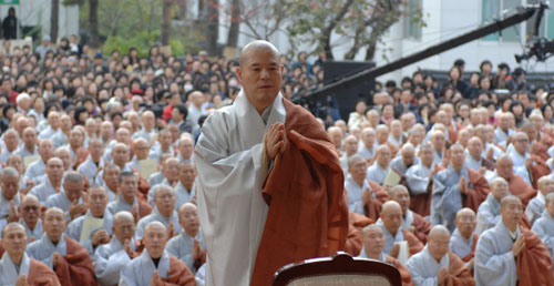 ▲ 조계종 총무원장 자승스님 5일 오전 조계사 대웅전에서 취임법회를 갖고 정식 취임했다. ⓒ 뉴데일리