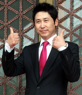 ▲ 전속계약서 문제로 소속사와 법적 다툼을 벌이게 된 개그맨 신동엽.&nbsp; ⓒ 연합뉴스