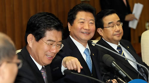 ▲ 6일 열린 한나라당 주요당직자에 참석한 지도부 ⓒ연합뉴스