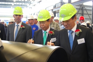 ▲ 기념서명 (Commemorative Comment Ceremony) 중인 US스틸 존 서머 회장, 포스코 정준양 회장, 세아제강 이운형 회장 (사진 왼쪽부터). &nbsp;ⓒ 뉴데일리