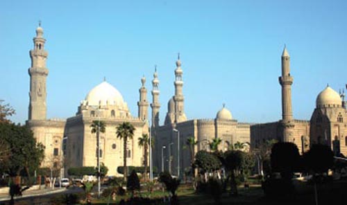 ▲ 술탄 모스크(왼쪽)와 리파이 모스크(오른쪽). 시타델 아래 나란히 서 있는 카이로의 대표적 모스크.