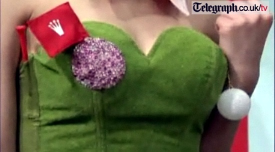 ▲ '브라'를 입은 모델ⓒ영국 일간 텔레그래프(Telegragh) 캡처